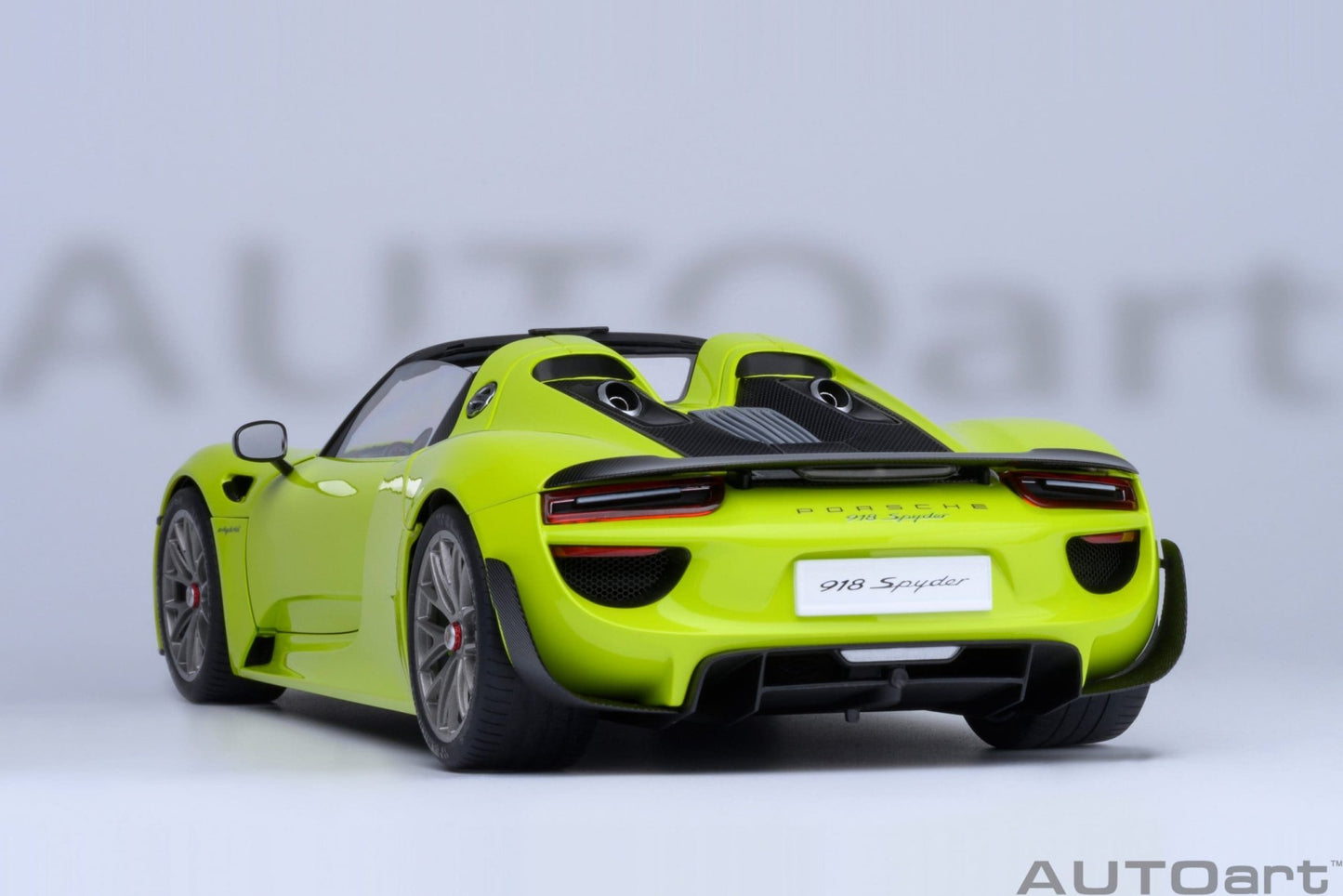 AutoArt Porsche 918 Spyder Weissach Package (Acid Green) 1:18 Modell