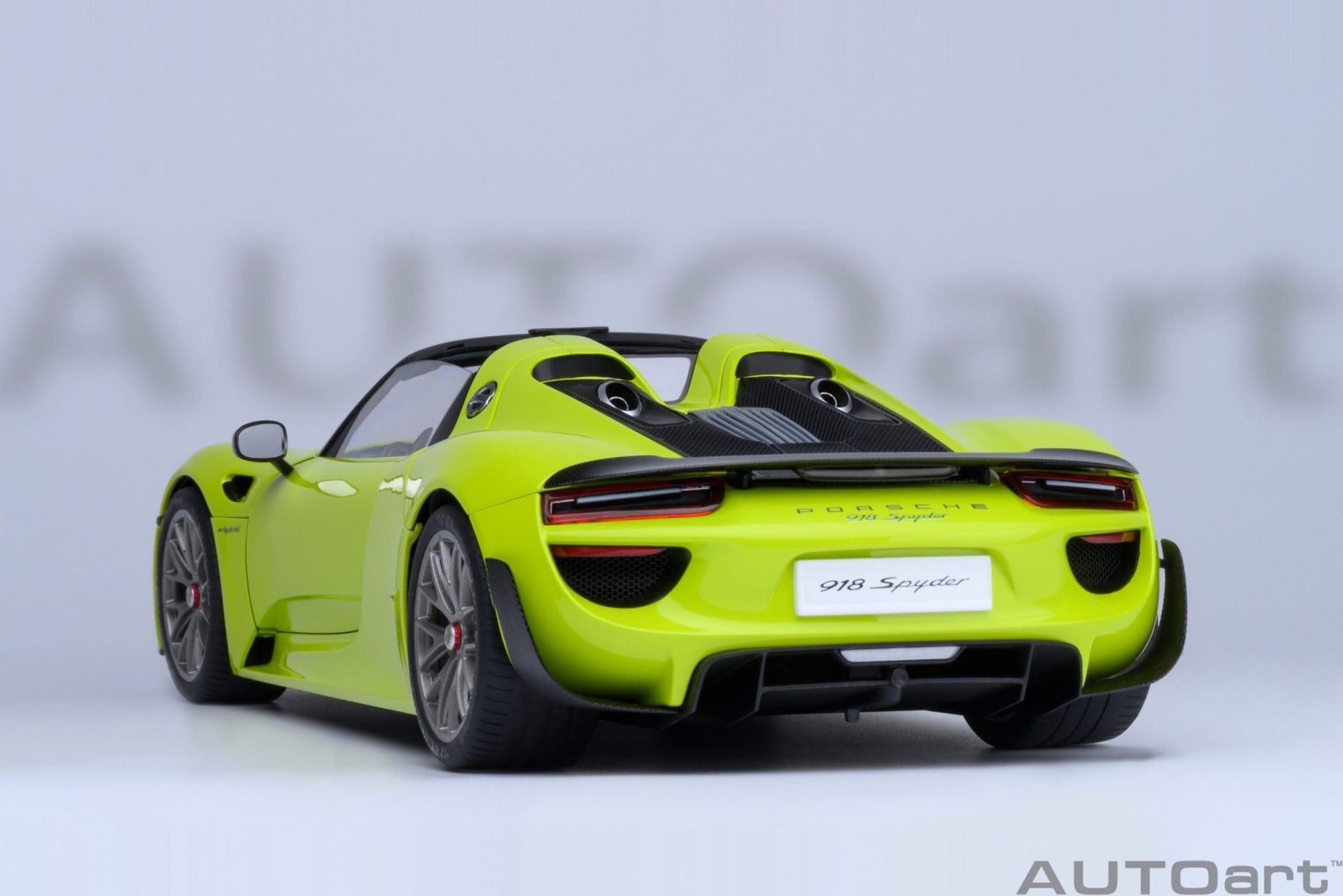 AutoArt Porsche 918 Spyder Weissach Package (Acid Green) 1:18 Modell