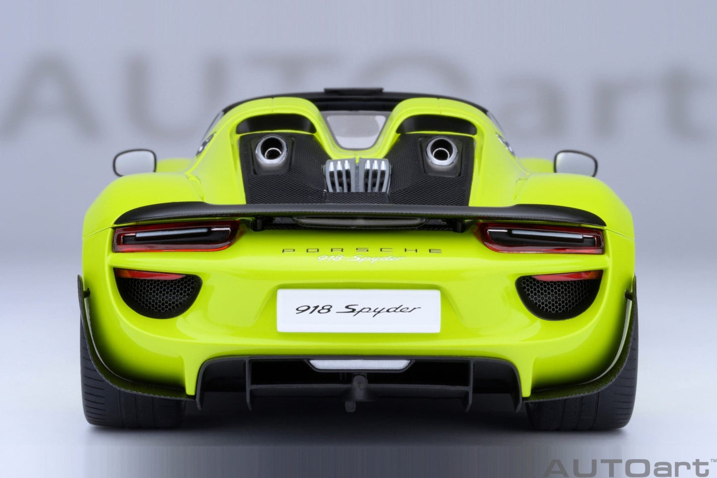 AutoArt Porsche 918 Spyder Weissach Package (Acid Green) 1:18 Modell