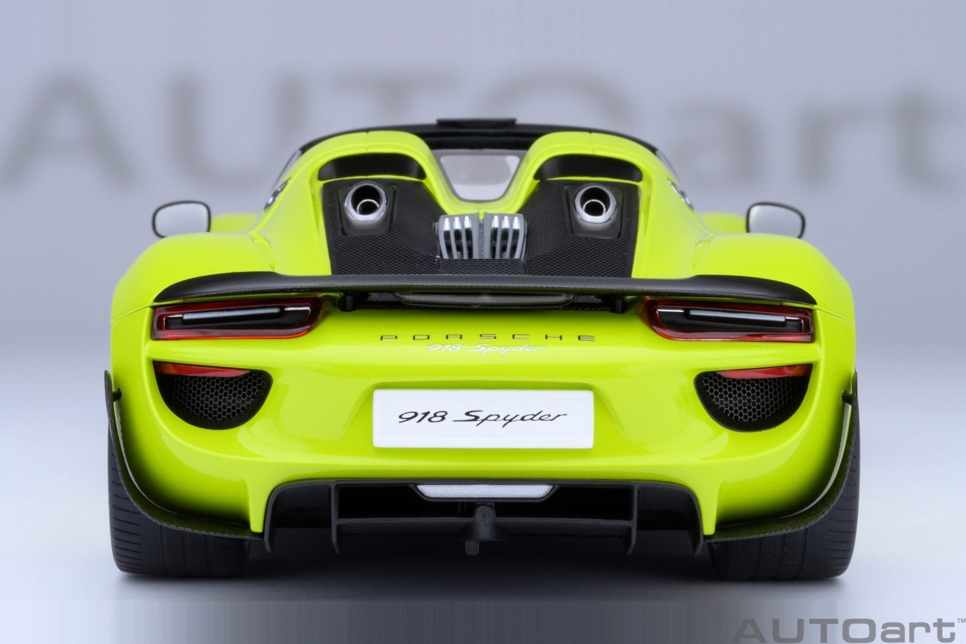 AutoArt Porsche 918 Spyder Weissach Package (Acid Green) 1:18 Modell