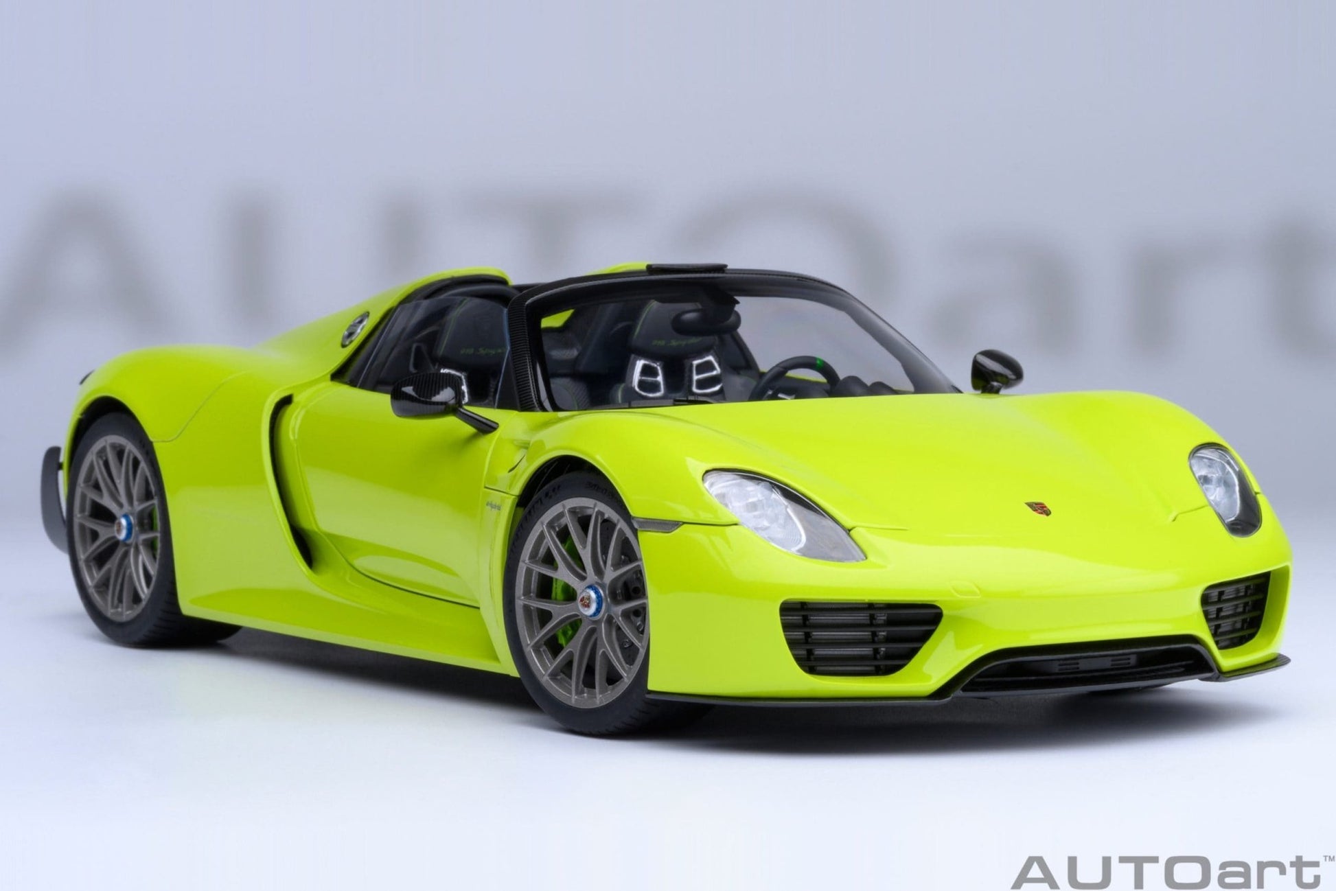 AutoArt Porsche 918 Spyder Weissach Package (Acid Green) 1:18 Modell