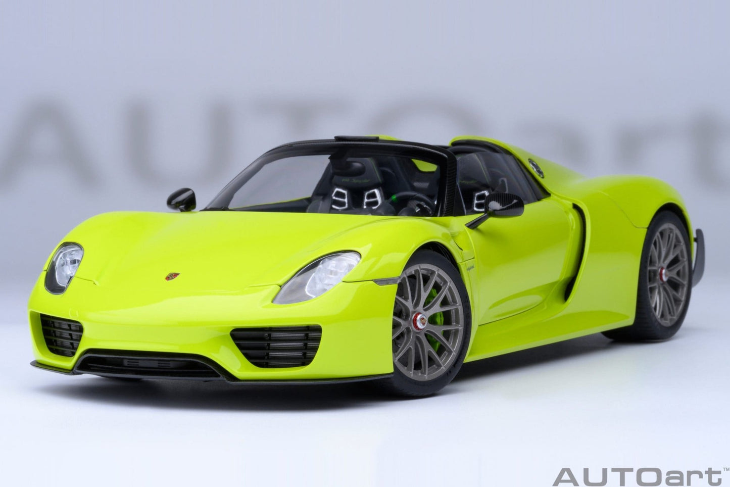 AutoArt Porsche 918 Spyder Weissach Package (Acid Green) 1:18 Modell