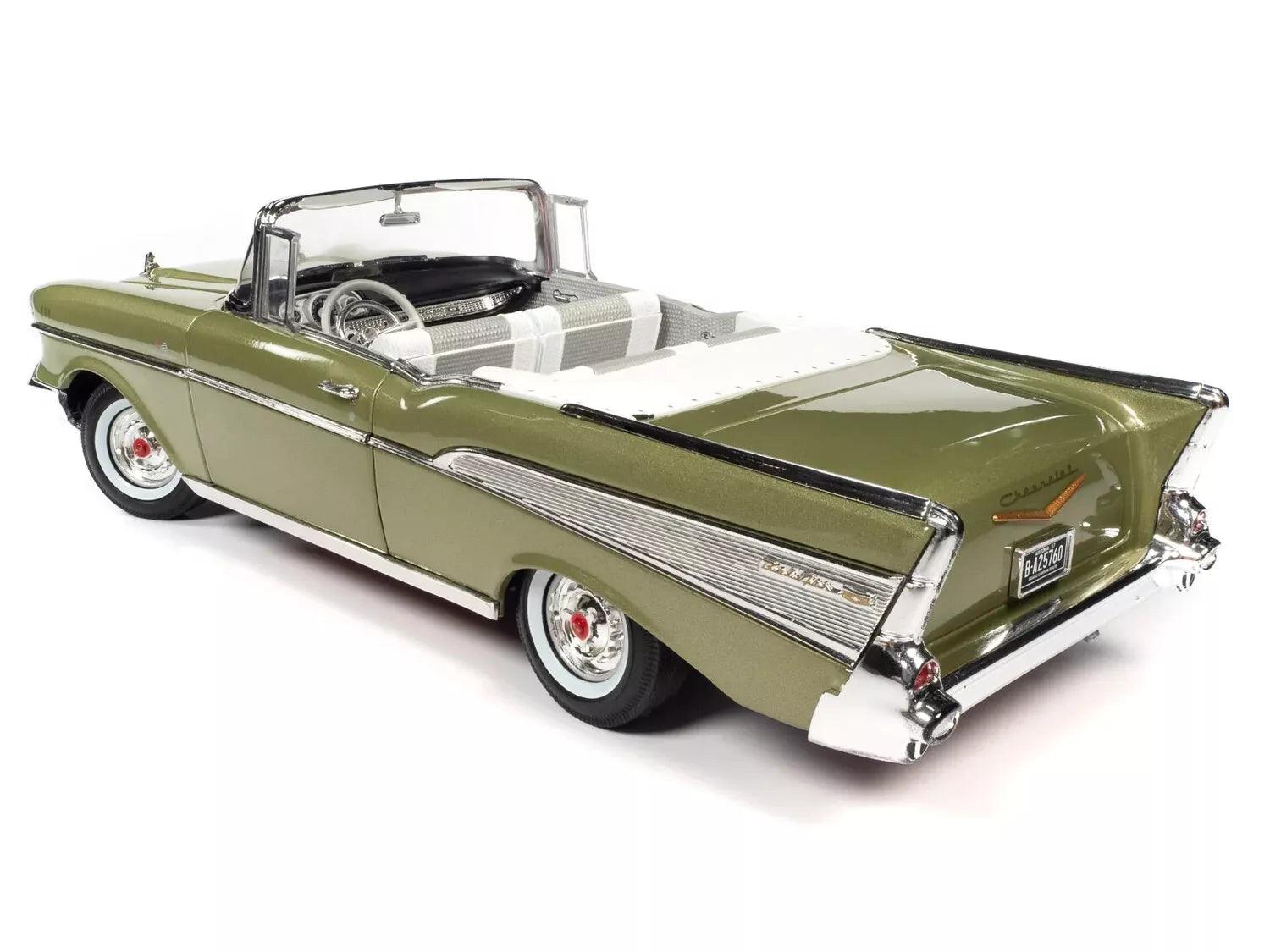 Autoworld Chevrolet Bel Air Convertible 1957 - Laurel Green 1:18 Modell