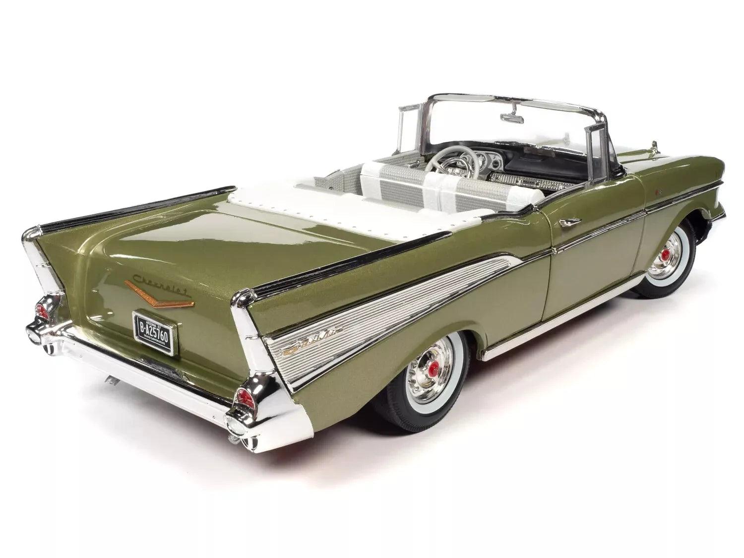 Autoworld Chevrolet Bel Air Convertible 1957 - Laurel Green 1:18 Modell
