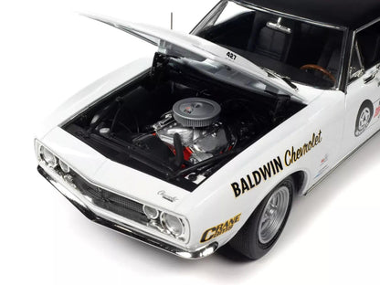 Autoworld Chevrolet Camaro SS (Baldwin Motion) Ermine White 1:18 Modell