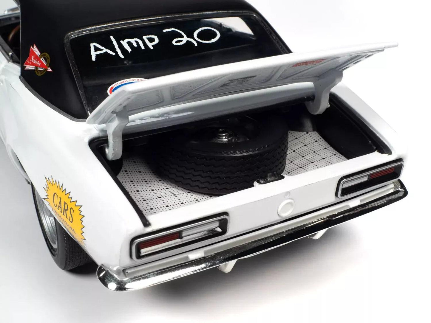 Autoworld Chevrolet Camaro SS (Baldwin Motion) Ermine White 1:18 Modell