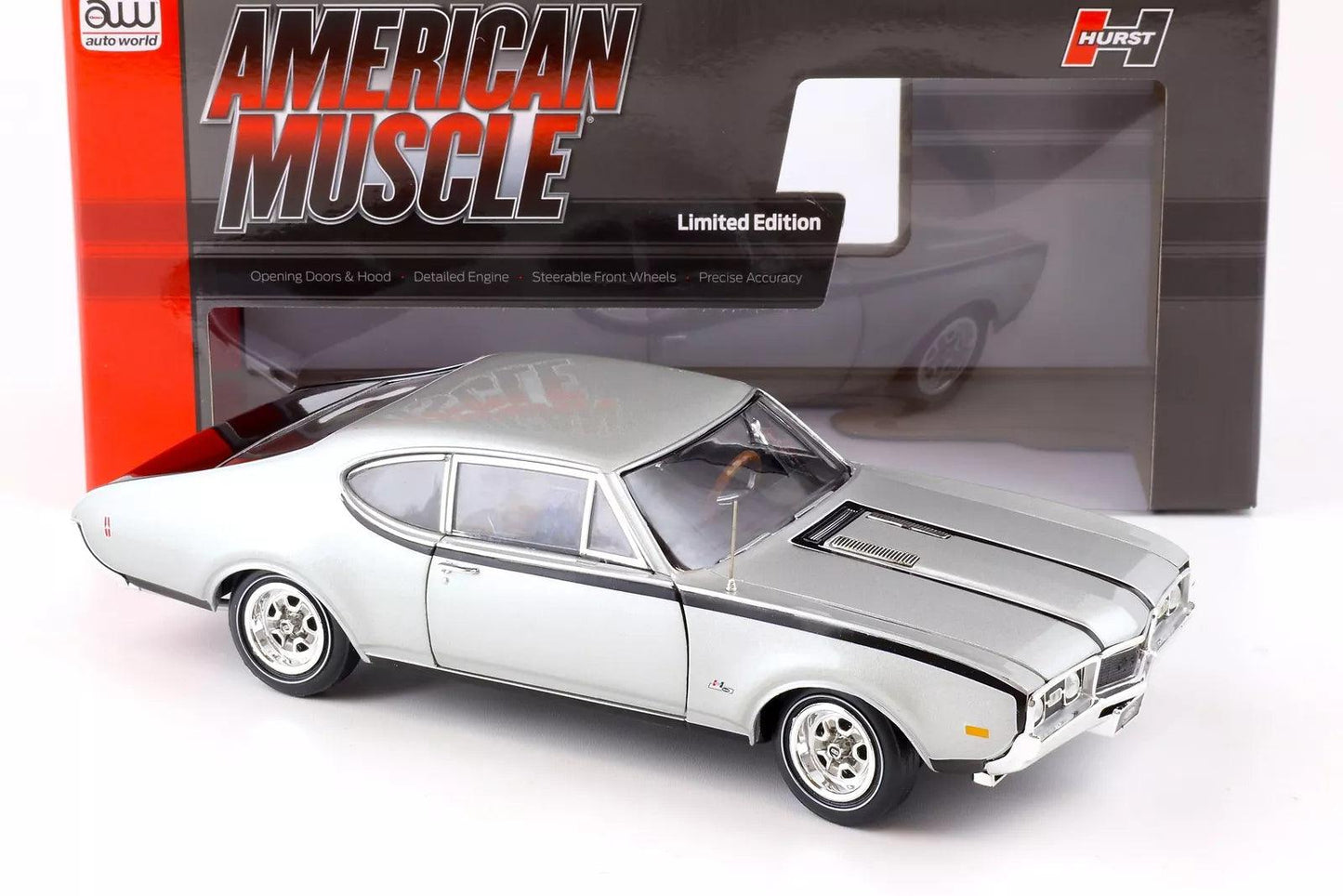 Autoworld Oldsmobile Hurst Olds 2 - Door Post (MCACN) 1968 - Peruvian Silver 1:18 Modell