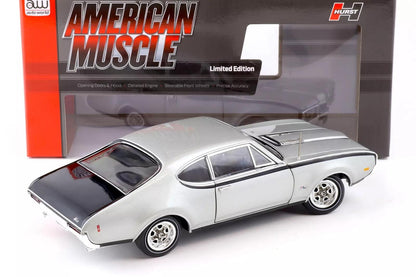 Autoworld Oldsmobile Hurst Olds 2 - Door Post (MCACN) 1968 - Peruvian Silver 1:18 Modell