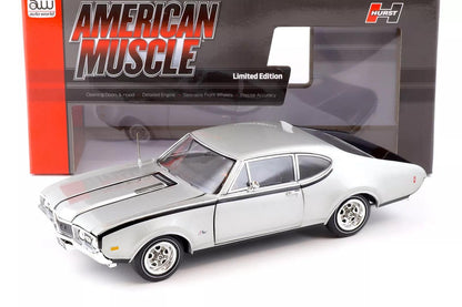 Autoworld Oldsmobile Hurst Olds 2 - Door Post (MCACN) 1968 - Peruvian Silver 1:18 Modell