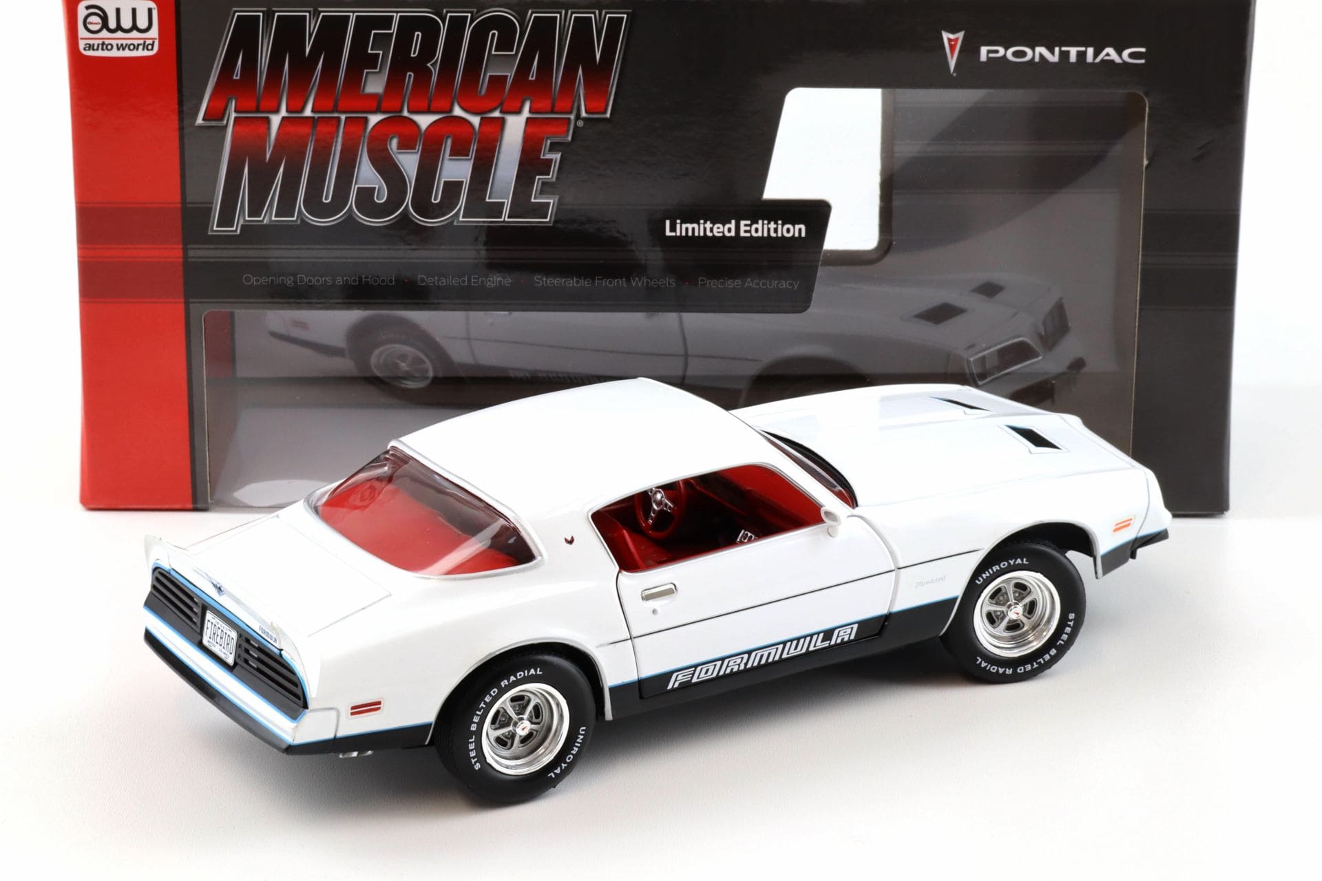 Autoworld Pontiac Firebird 1977 Formula Cameo White 1:18 Modell