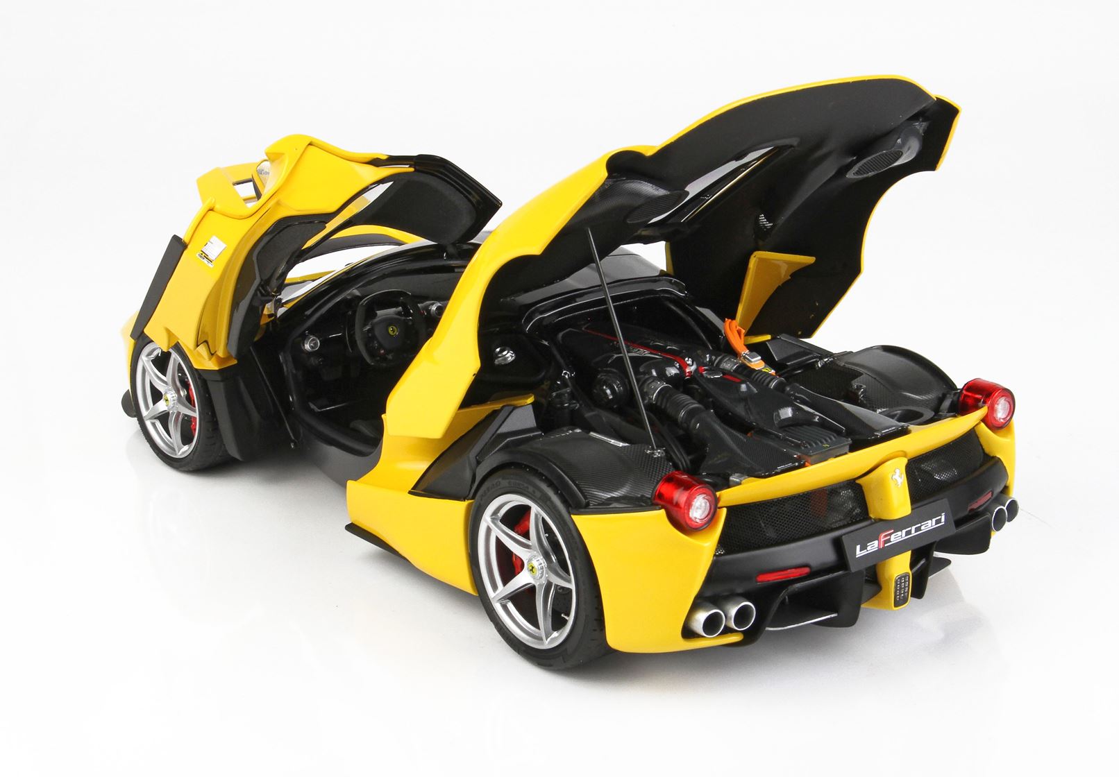 BBR Models Ferrari LaFerrari Giallo Modena Matt Black Wheels 1:18 Modell