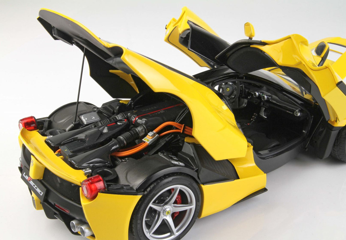 BBR Models Ferrari LaFerrari Giallo Modena Matt Black Wheels 1:18 Modell