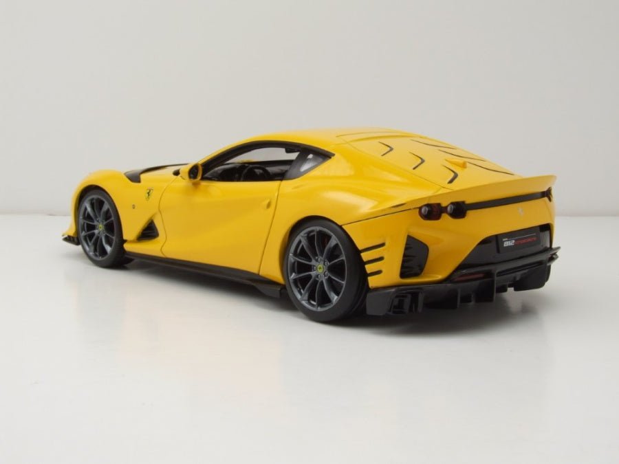 Bburago Ferrari 812 Competition 2021 Yellow 1:18 Modell