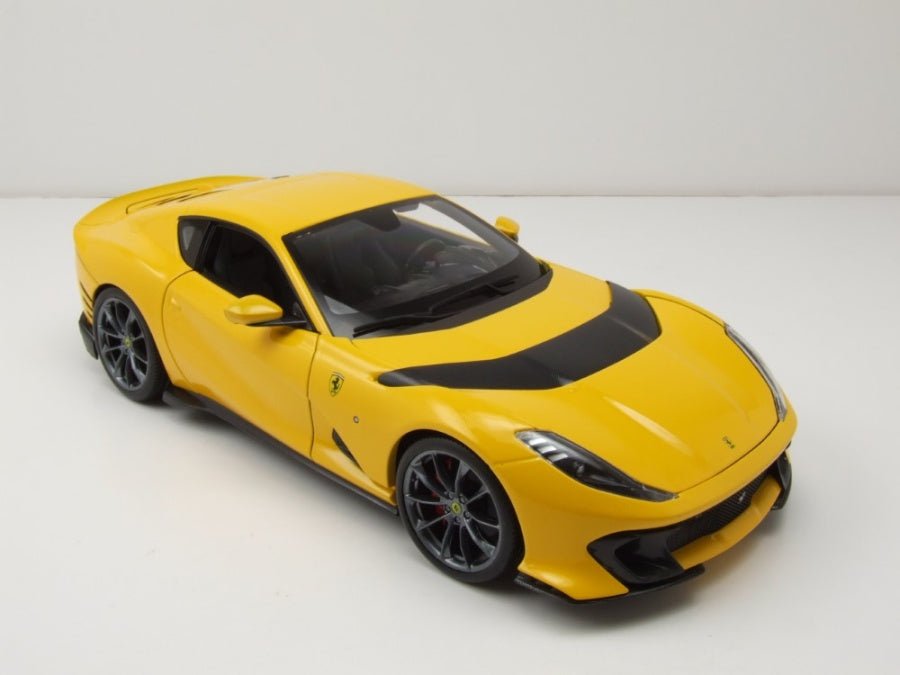 Bburago Ferrari 812 Competition 2021 Yellow 1:18 Modell