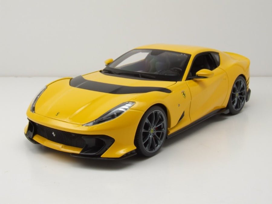 Bburago Ferrari 812 Competition 2021 Yellow 1:18 Modell