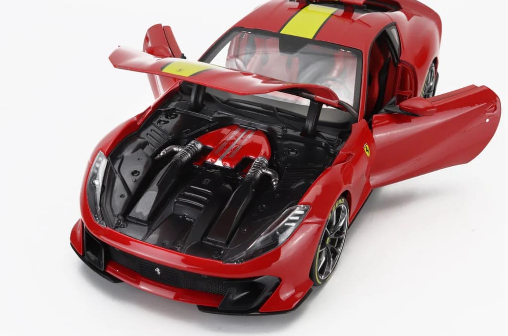Bburago Ferrari 812 Competizione 2021 red/yellow stripe 1:18 Modell