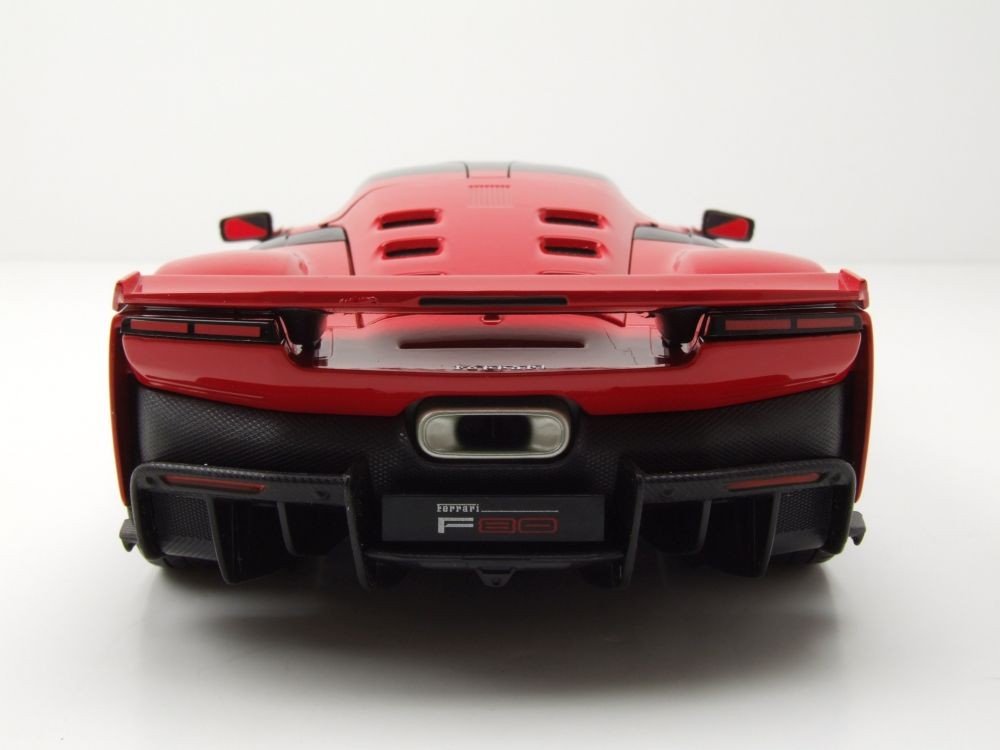 Bburago Ferrari F80 2024 Rosso Corsa Black Rims 1:18 Modell