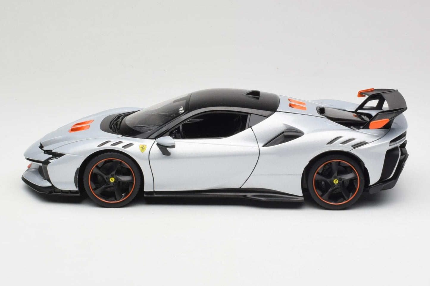 Bburago Ferrari SF90 XX Stradale 2024 white 1:18 Modell