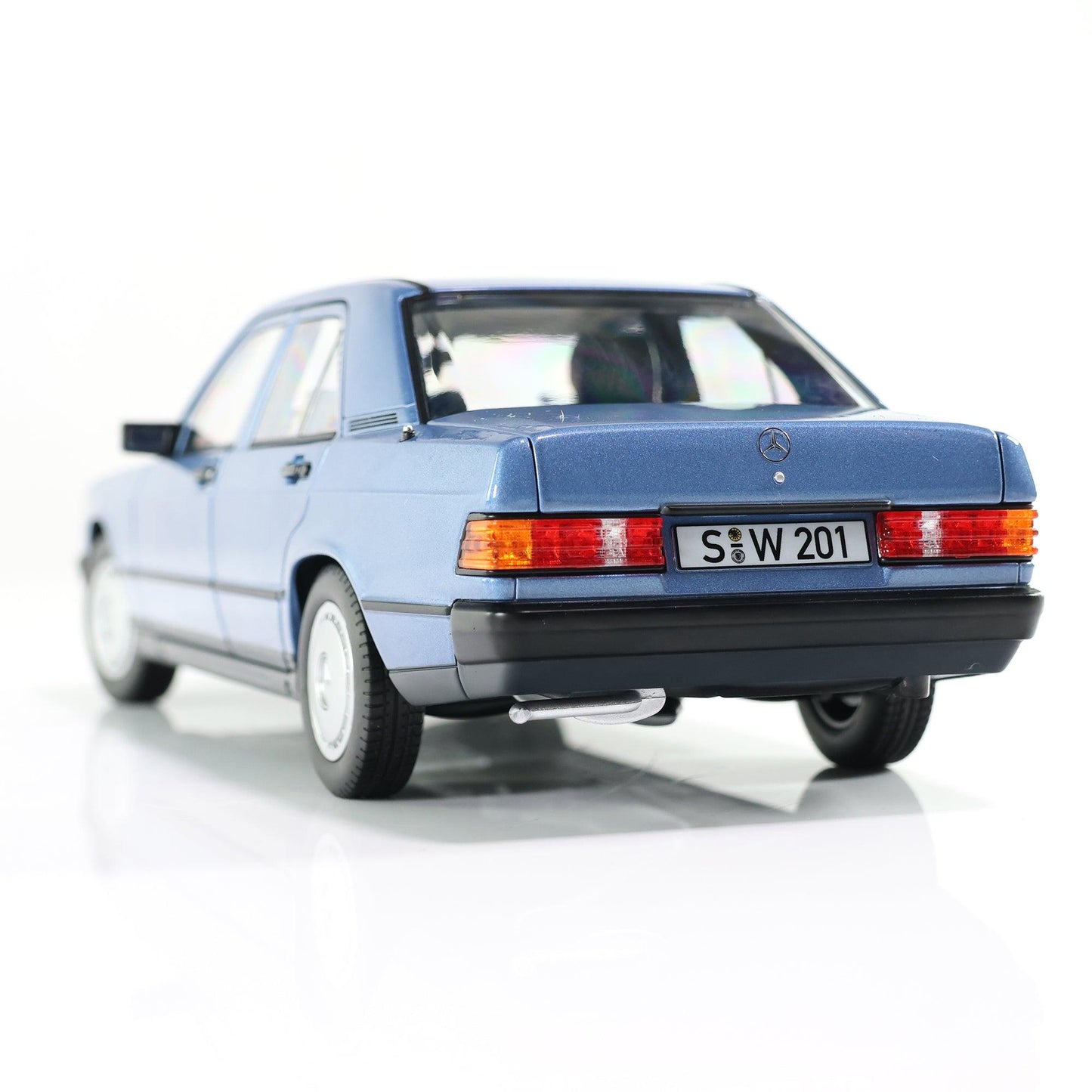 Bburago Mercedes Benz 190E 1987 - Blue 1:24 Modell - Artexio