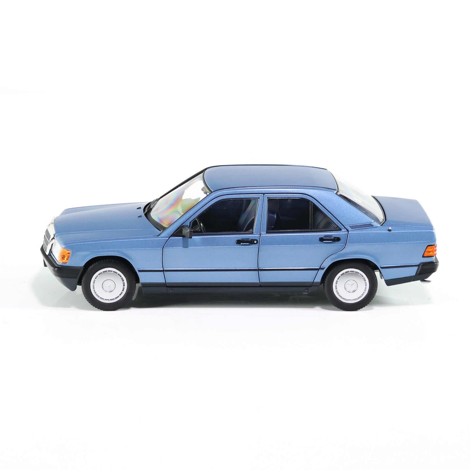 Bburago Mercedes Benz 190E 1987 - Blue 1:24 Modell - Artexio