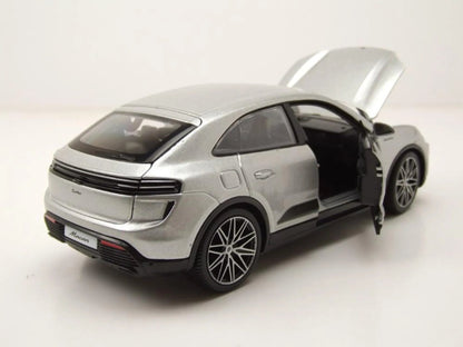 Bburago Porsche Macan 4 Electric 2024 Silver 1:24 Modell
