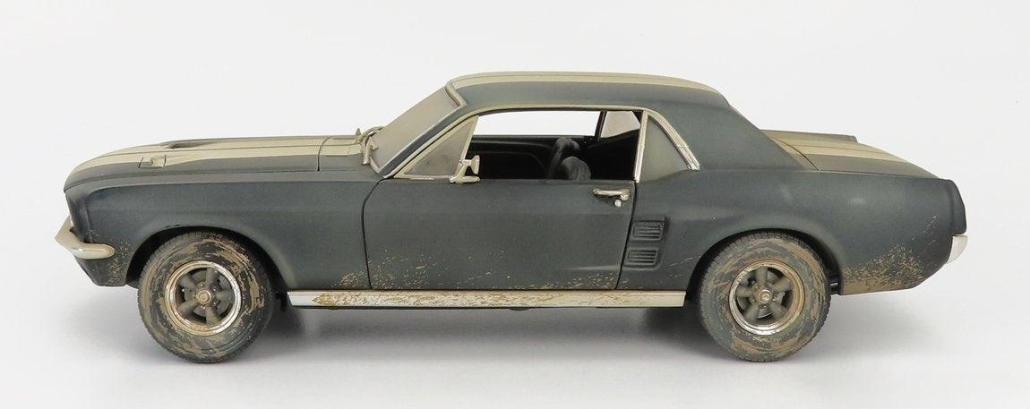 Greenlight - Creed II - Adonis Creed's 1967 Ford Mustang Coupe - Matte Black - White Stripes (Weathered) 1:18 - Artexio