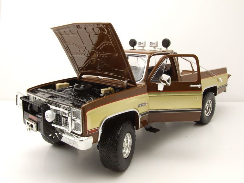 Greenlight GMC K - 2500 Sierra Grande Wideside Pickup - Fall Guy Stuntman Association - 1982 1:18 - Artexio