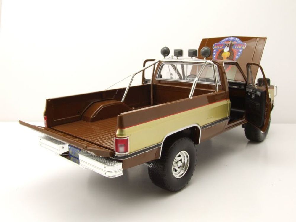 Greenlight GMC K - 2500 Sierra Grande Wideside Pickup - Fall Guy Stuntman Association - 1982 1:18 - Artexio