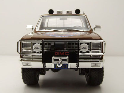 Greenlight GMC K - 2500 Sierra Grande Wideside Pickup - Fall Guy Stuntman Association - 1982 1:18 - Artexio