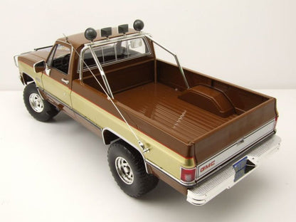 Greenlight GMC K - 2500 Sierra Grande Wideside Pickup - Fall Guy Stuntman Association - 1982 1:18 - Artexio