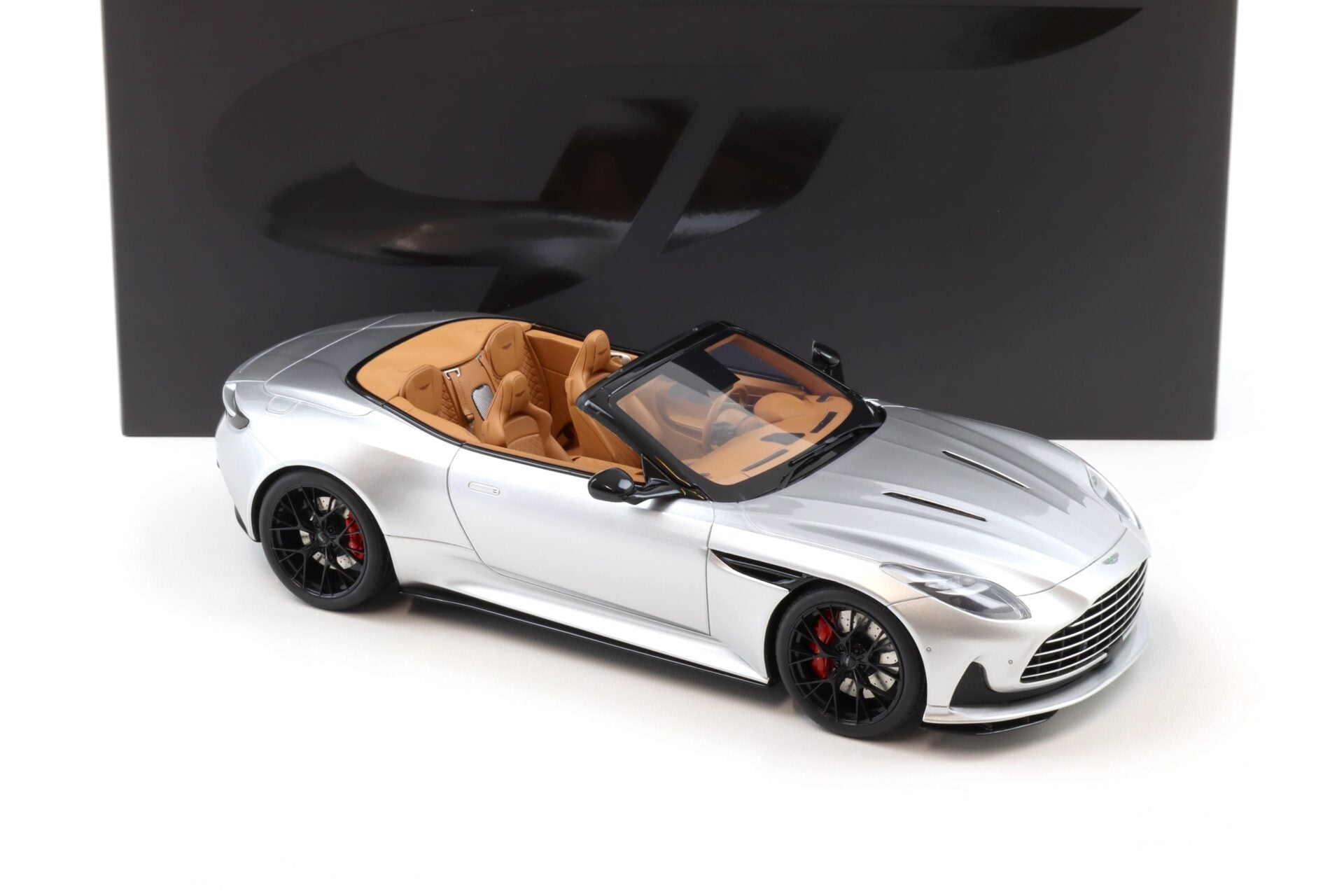 GT Spirit Aston Martin DB12 Volante Convertible Aluminite Silver 2023 1:18 Modell