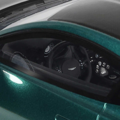 GT Spirit Aston Martin V12 Vantage Green 1:18 Modell