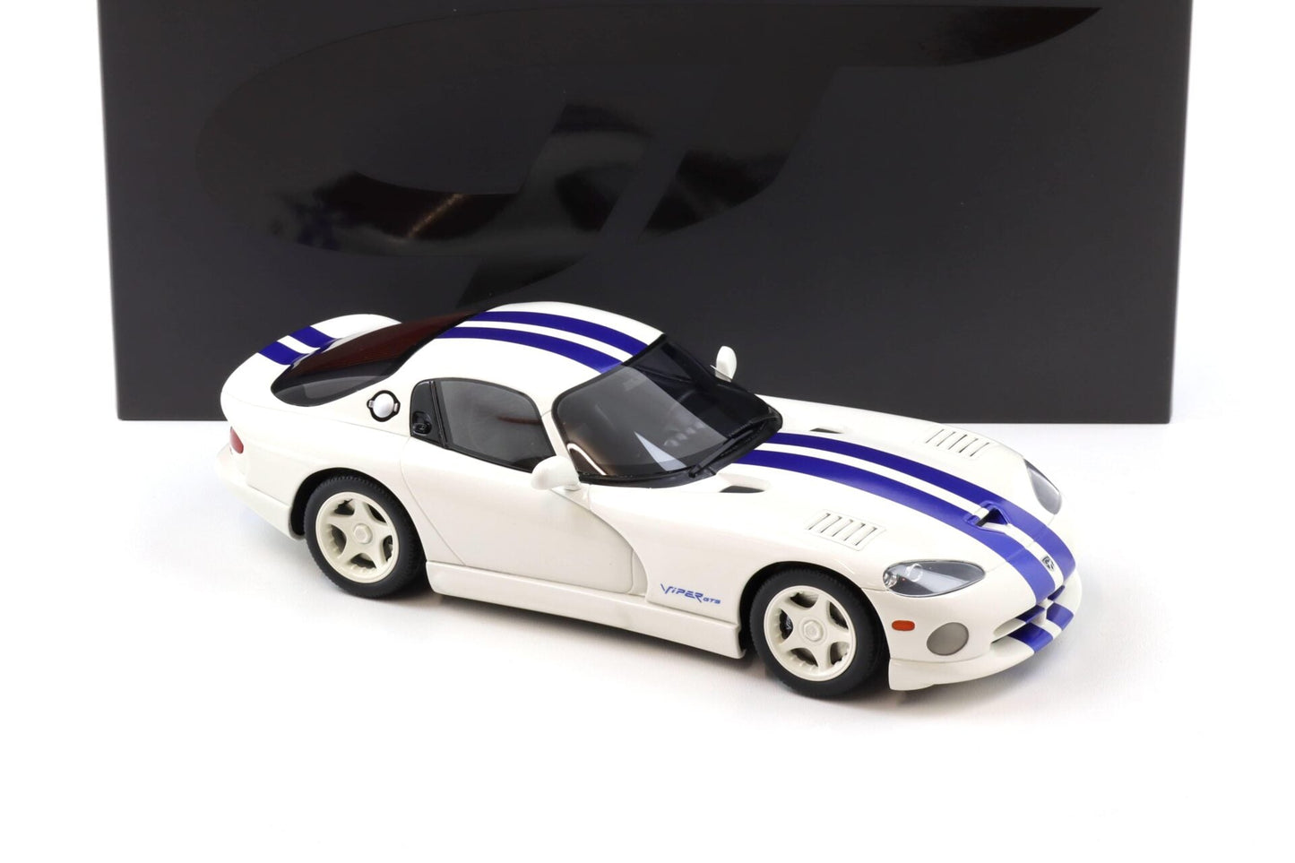 GT Spirit Dodge Viper GTS Coupe Stone white/ blue stripes 1996 1:18 Modell