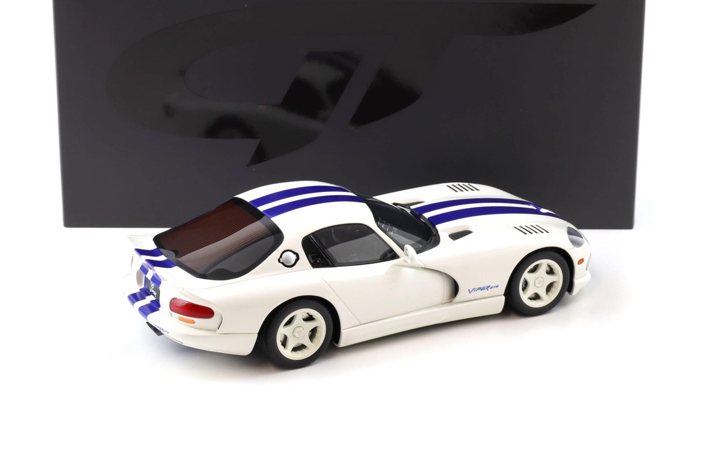 GT Spirit Dodge Viper GTS Coupe Stone white/ blue stripes 1996 1:18 Modell