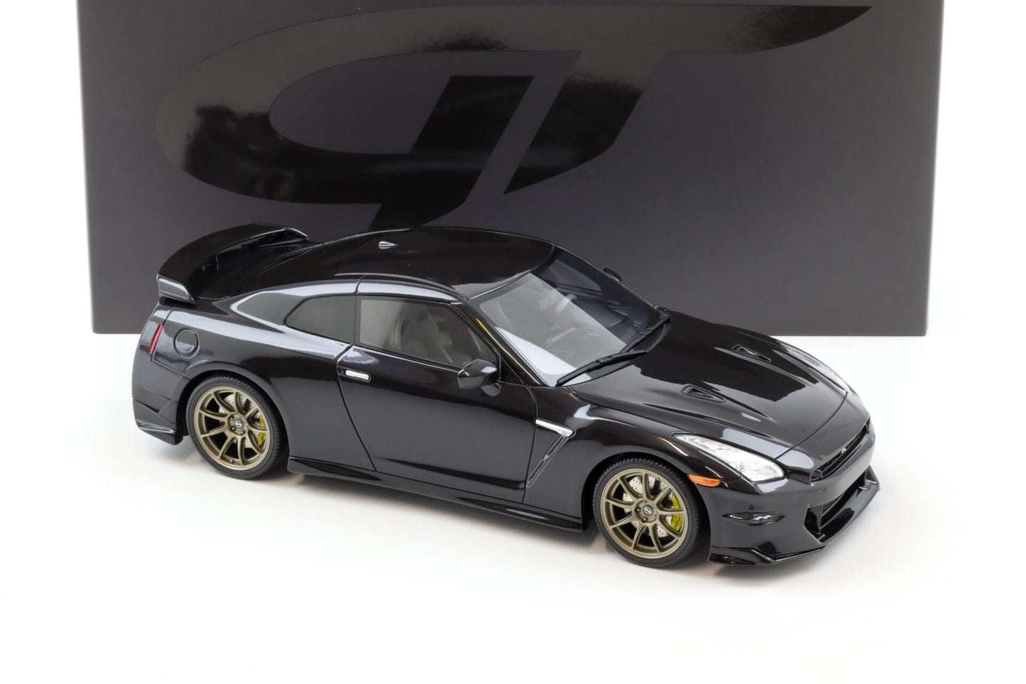 GT Spirit Nissan GT - R R35 Takuma Edition Midnight Purple 2024 1:18 Modell