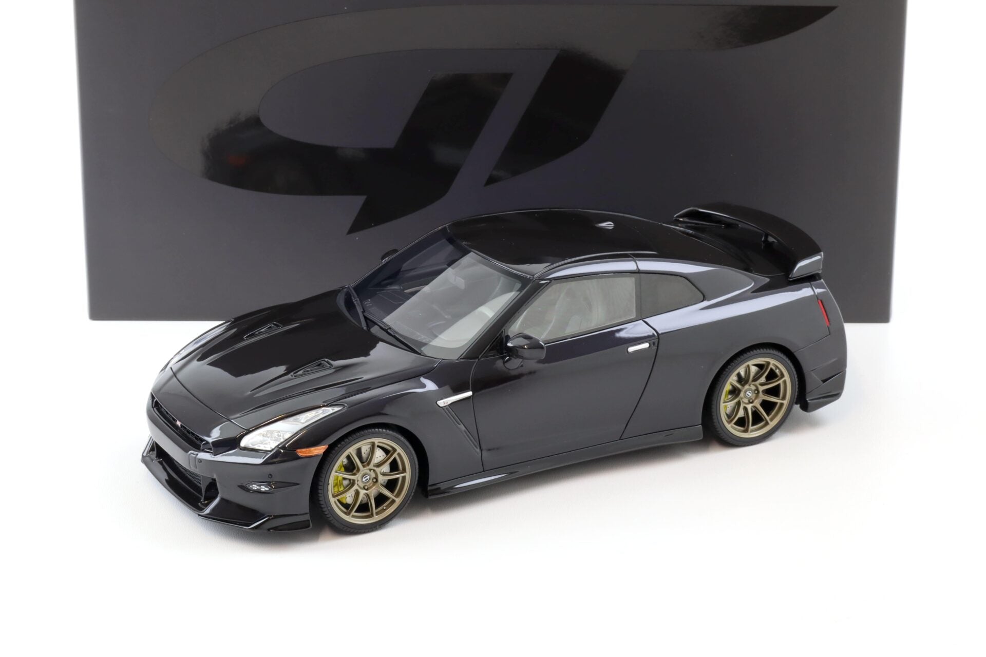 GT Spirit Nissan GT - R R35 Takuma Edition Midnight Purple 2024 1:18 Modell