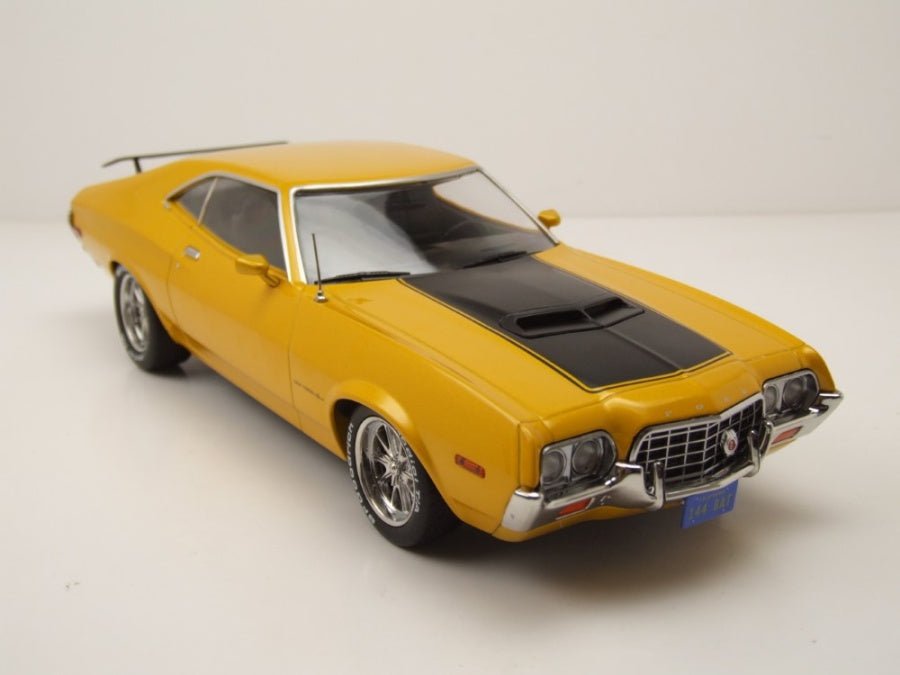 IXO Models Ford Gran Torino Sport 1972 Yellow/Black 1:18 Modell