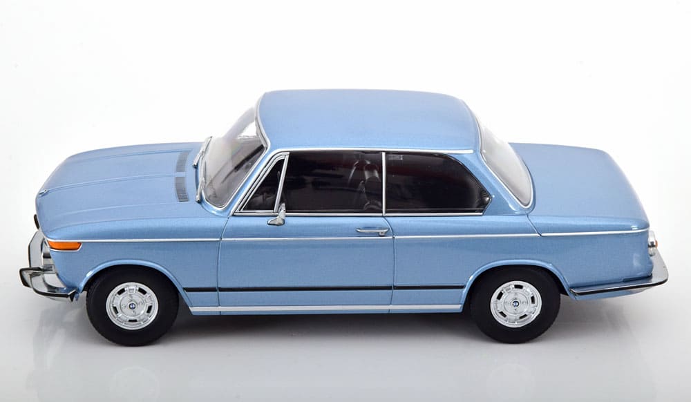 KK-Scale BMW 2002 ti 1.Serie 1971 light blue metallic 1:18 Modell
