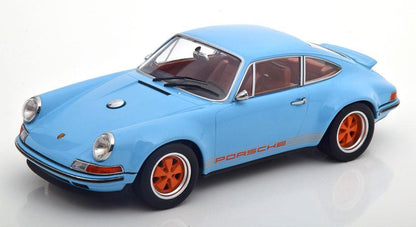 KK - Scale Singer Porsche 911 Coupe - Hellblau/Orange 1:18 Modell - Artexio