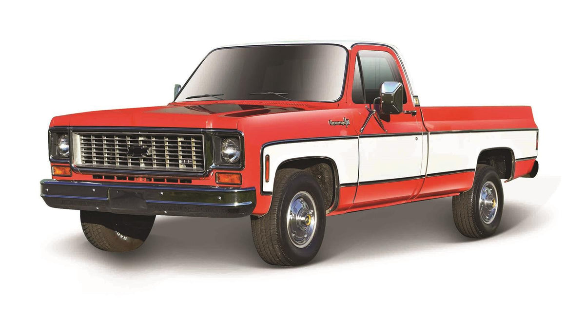 Maisto Chevrolet C10 Cheyenne Super 1974 Red 1:18 Model
