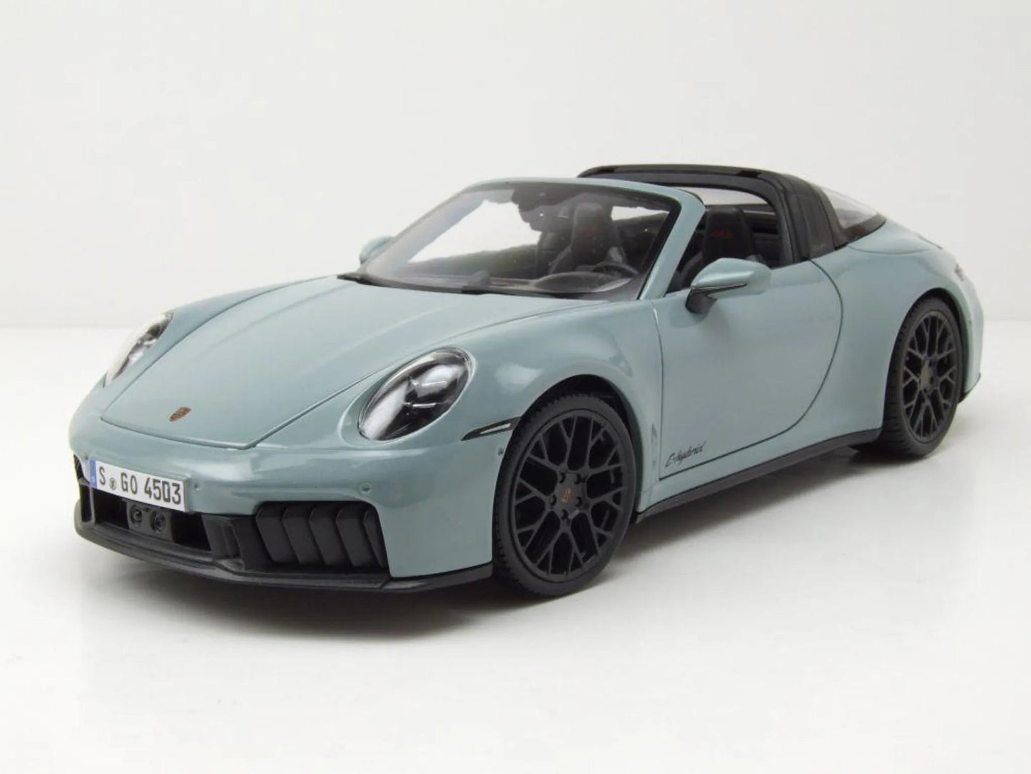 Maisto Porsche 911 992.2 Targa 4 GTS Hybrid 2025 Grey 1:18 Modell