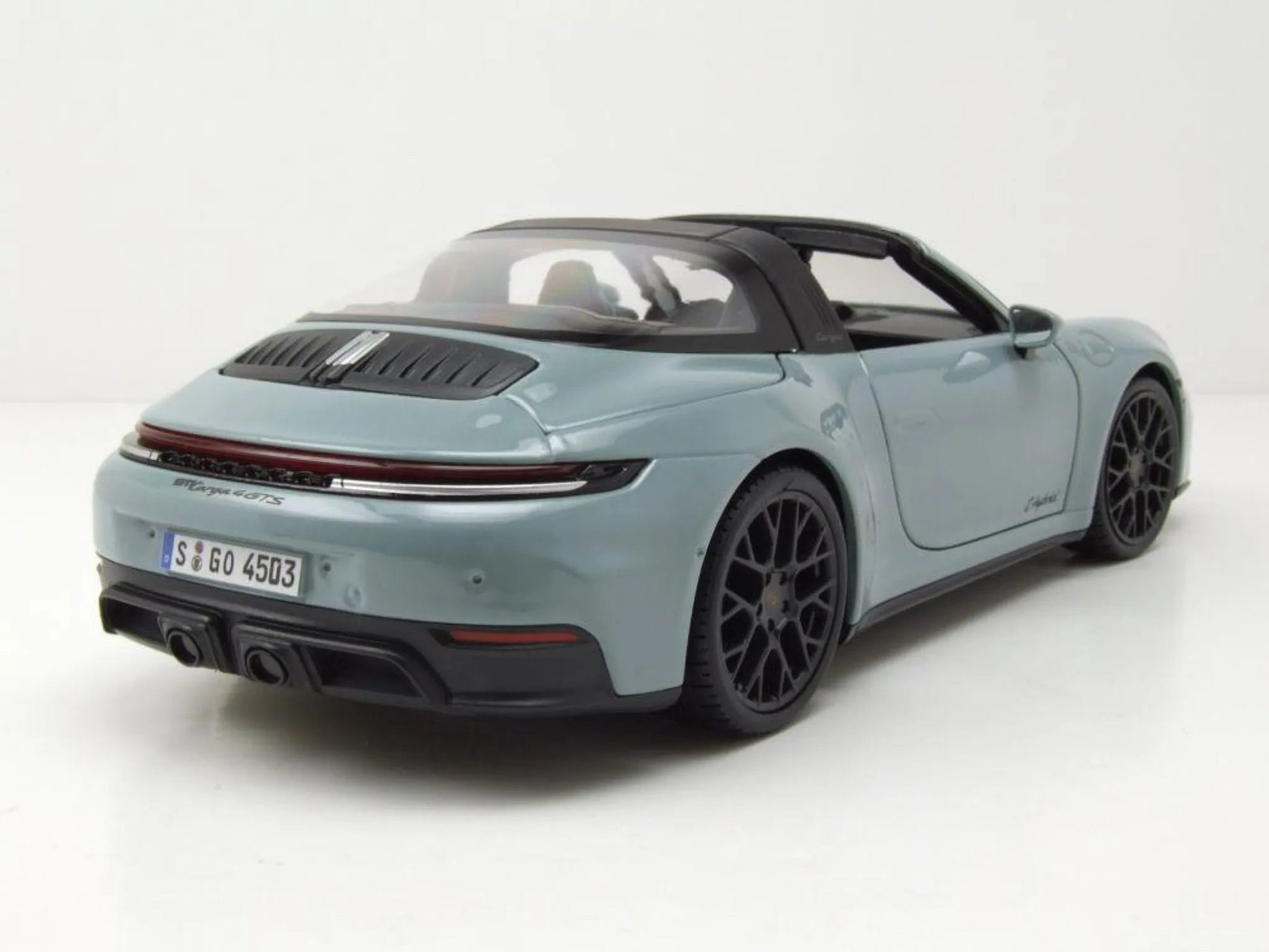 Maisto Porsche 911 992.2 Targa 4 GTS Hybrid 2025 Grey 1:18 Modell