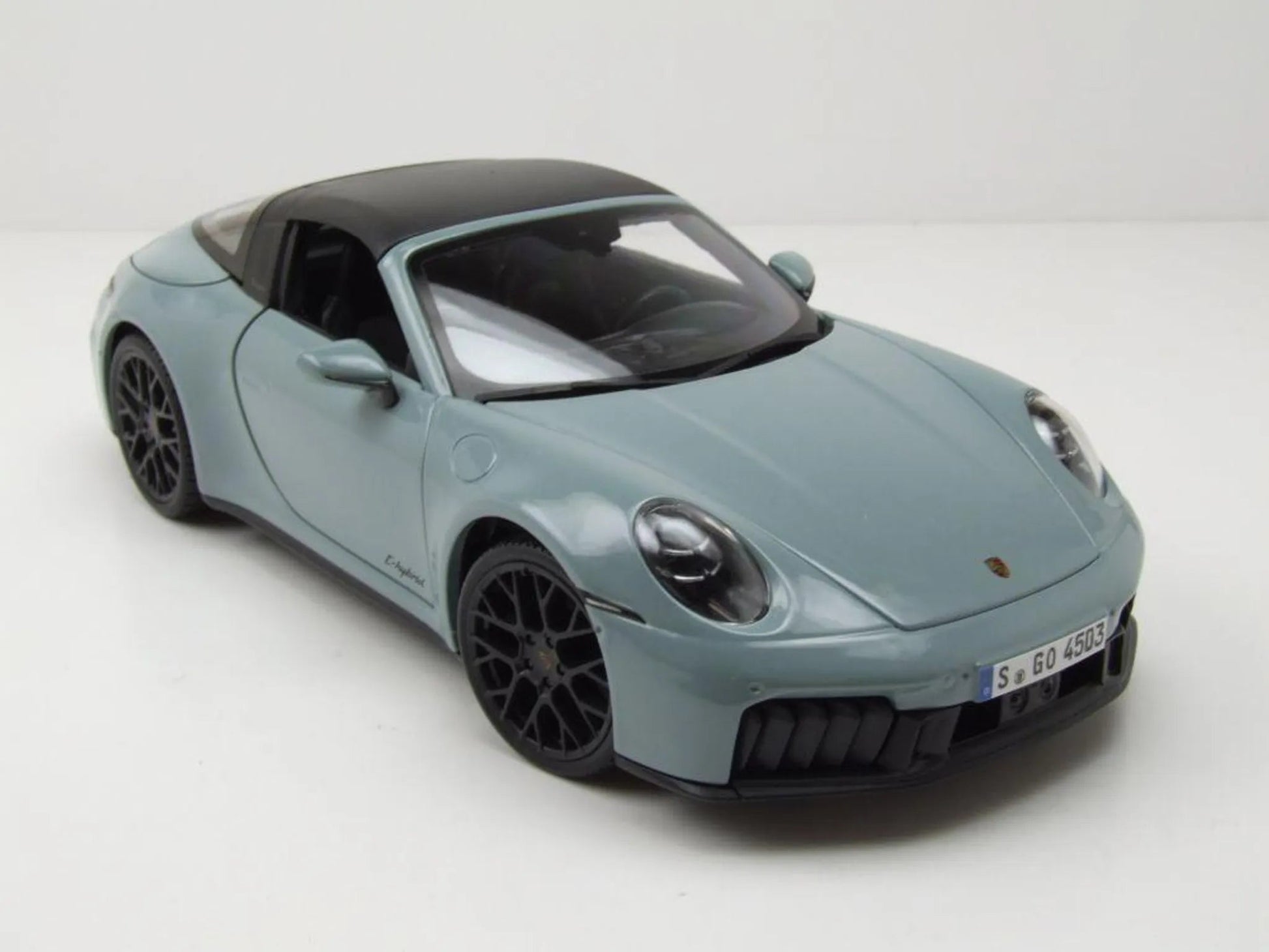 Maisto Porsche 911 992.2 Targa 4 GTS Hybrid 2025 Grey 1:18 Modell