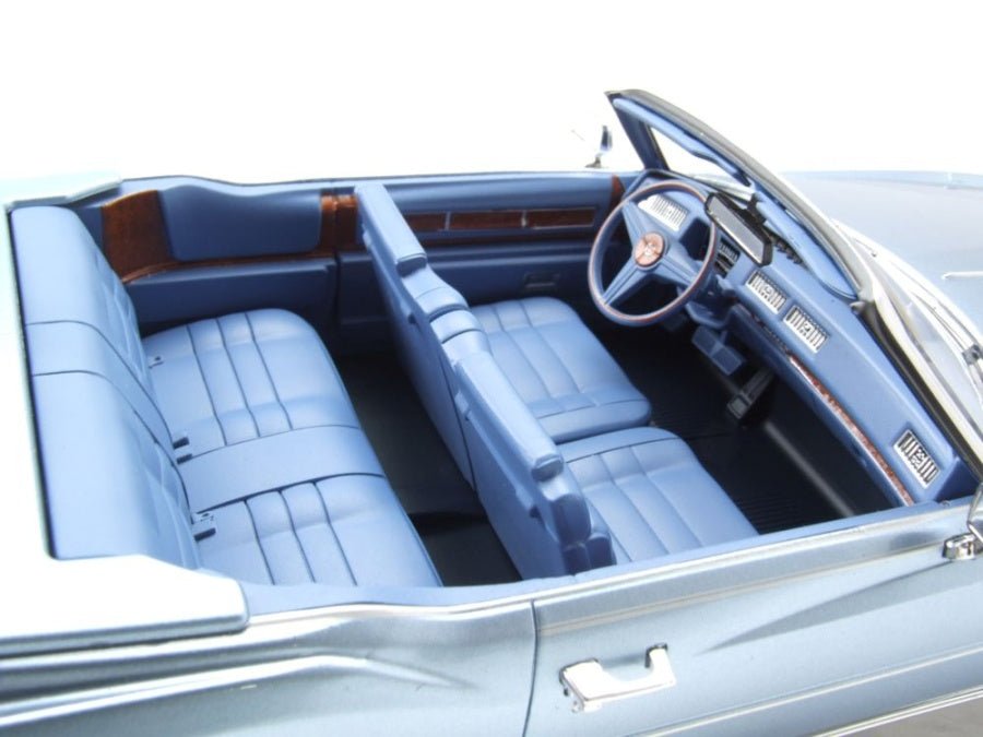 MCG Cadillac Eldorado Convertible 1976 Light Blue 1:18 Modell