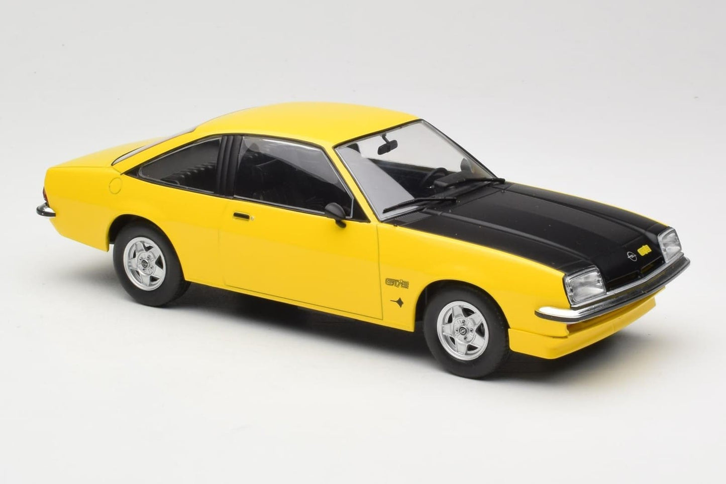 MCG Opel Manta B GT/E 1975 yellow/black 1:18 Modell