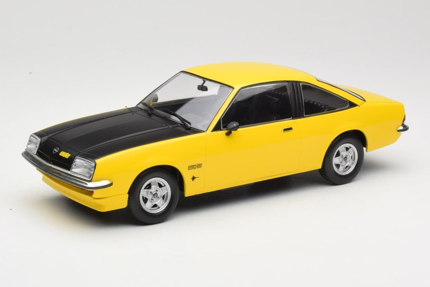 MCG Opel Manta B GT/E 1975 yellow/black 1:18 Modell