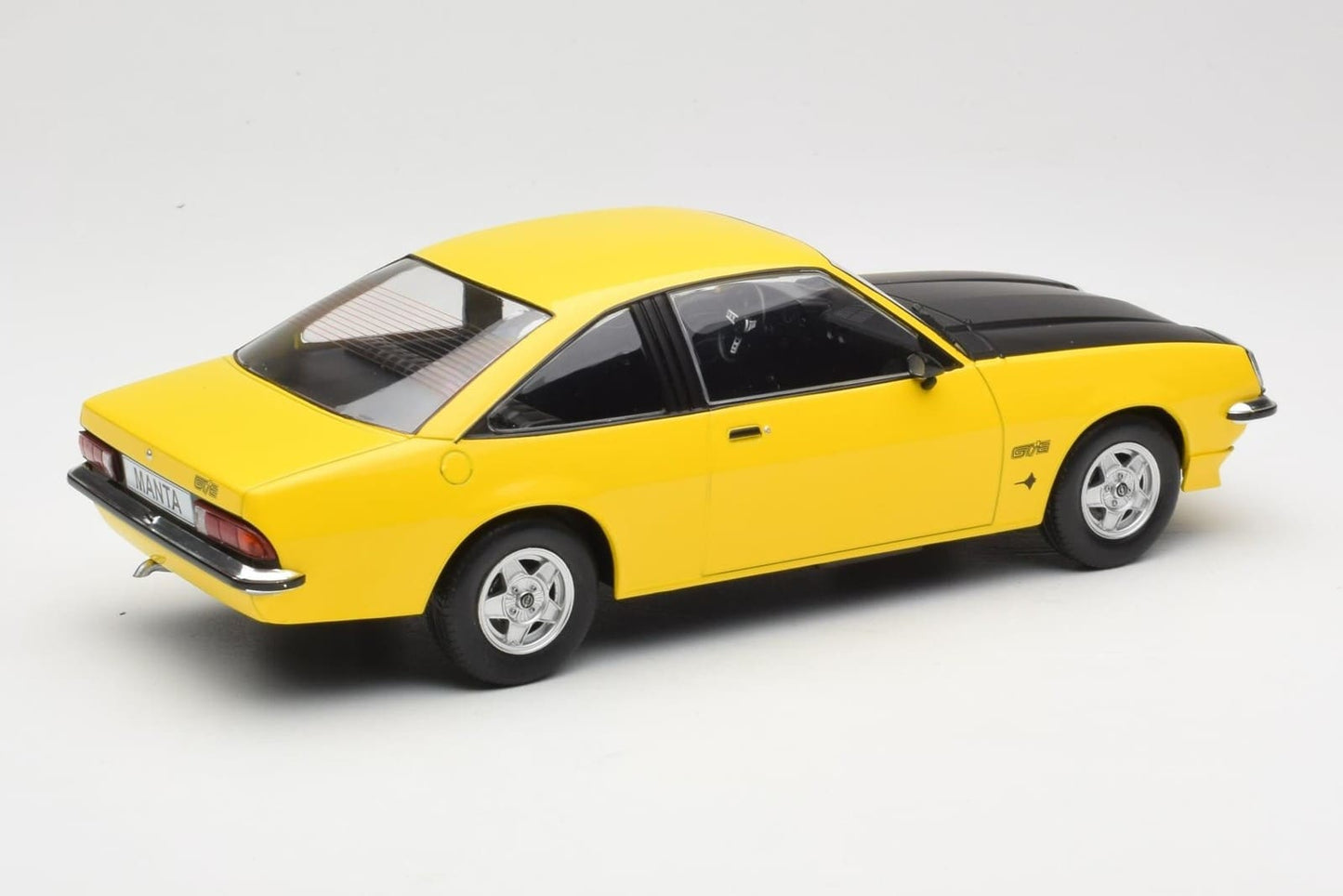 MCG Opel Manta B GT/E 1975 yellow/black 1:18 Modell