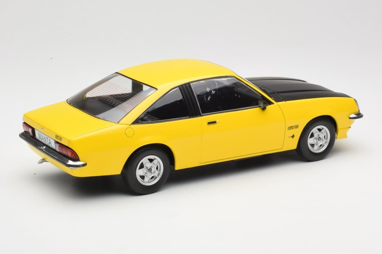 MCG Opel Manta B GT/E 1975 yellow/black 1:18 Modell
