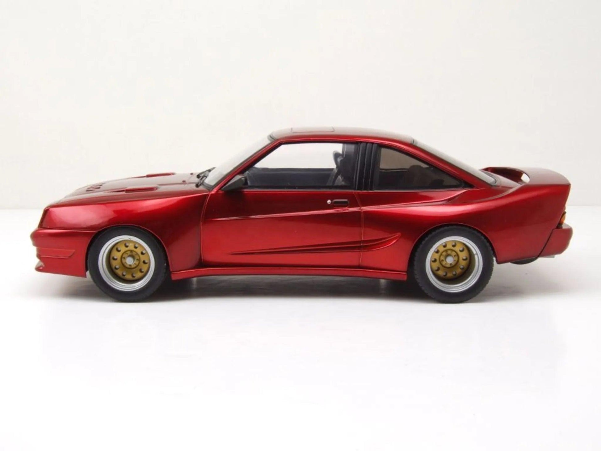 MCG Opel Manta B Mattig 1991 - Metallic Red 1:18 Modell - Artexio