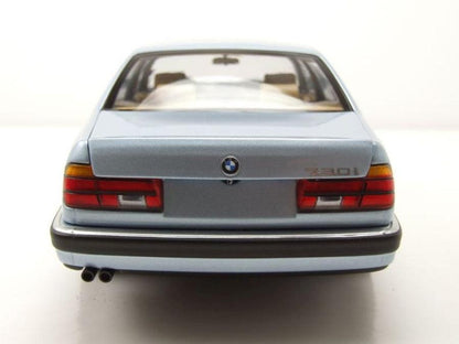 Minichamps BMW 7er 730I (E32) 1986 – Light Blue Metallic 1:18 Modell - Artexio